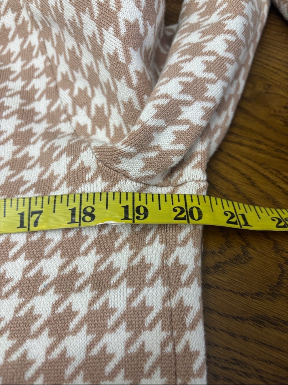 RW & CO Tan and Cream Houndstooth Coatigan - Picture 8 of 9